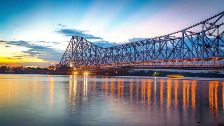 130+ Best Howrah Bridge Captions for Instagram – Capture the Majesty of Kolkata’s Iconic Landmark