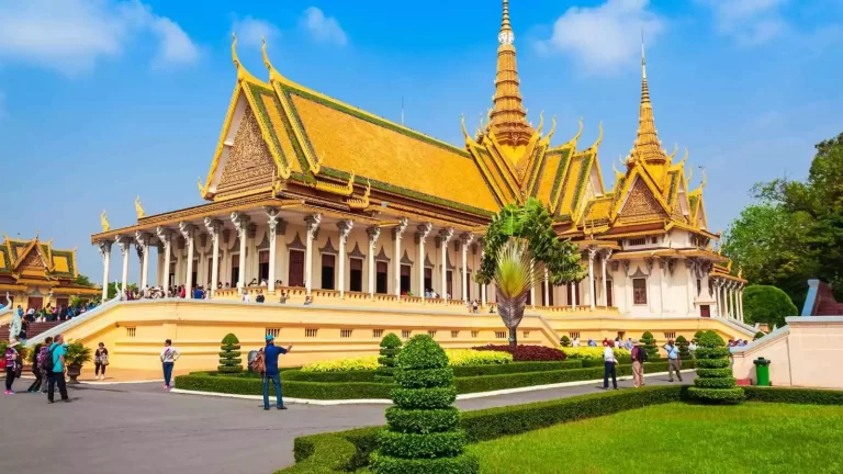 101+ Royal Palace Captions for Instagram (2025) – Regal & Majestic Quotes