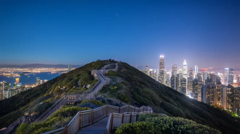 140+ Victoria Peak Captions for Instagram (2025): Breathtaking Views & Skyline Magic
